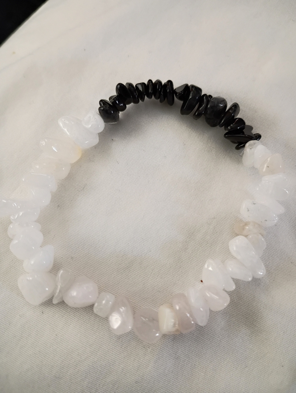 Black Agate White Jade Gemstone Chip Stretch Beaded Bracelet